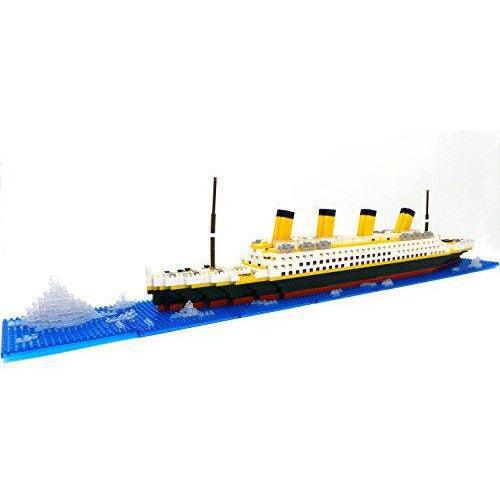 Titanic Schiff Diorama mit Eisberg und Meerplatten