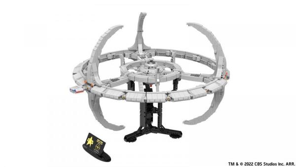 Bundle - Star Trek Space Station Deep Space Nine with minifigures